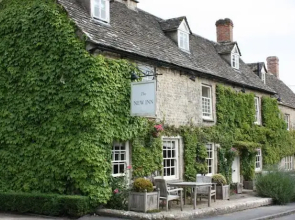 New Inn Hotel at Coln