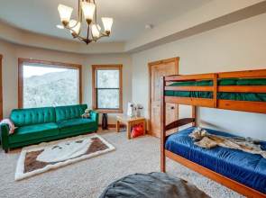 Pine Mountain Club Cabin w/ Private Deck & Views!