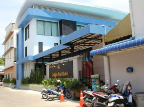 Golden Pool Hotel