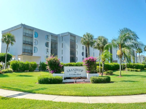 Stylish Condo Across From South Beach