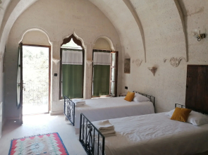 El Puente Cave Hotel