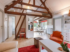 Cosy Bungalow Near the sea With car Bike Parking