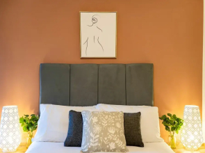 Dyzyn Living B2B Stays Secure Parking Great Location