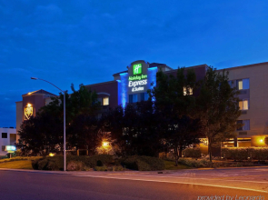 Holiday Inn Express Suites Belmont by IHG