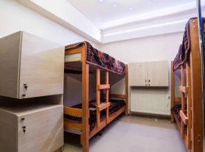 Hostel Neighbors