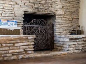 Amorosa Cottage 3 Bedroom Home by RedAwning