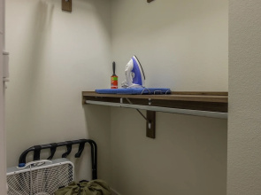 Downtown 2 BR w/ Wifi by Frontdesk