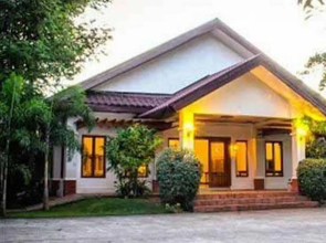 Farmhouse Hotel & Cafe