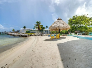 Walk to Beach: Florida Keys Gem w/ Ocean Views