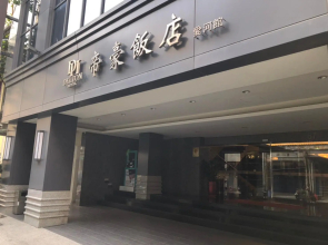 Delton Hotel Love River