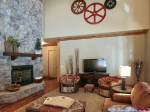 Boulder Ridge by Stewart Mountain Lodging