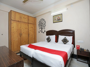 R S Corporate Guest House