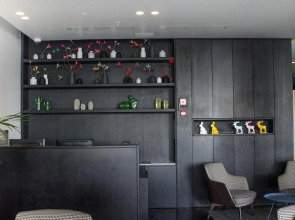 Sea Side by Zvieli Hotels