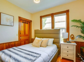 Downtown Traverse City Home - Walk to Beaches!