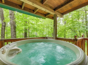 Serene Maggie Valley Retreat w/ Deck & Hot Tub!