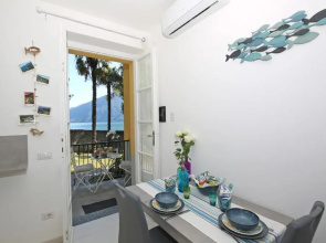 Apartment A lago, private beach and parking