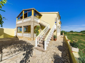 Holiday Apartment Home Simoni With Pool