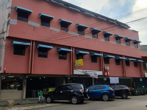 Reddoorz Plus Near Mall Nagoya Hill Batam 4