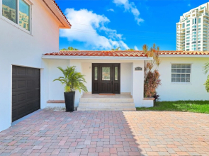 Family-Friendly Beach House, Steps to Beach