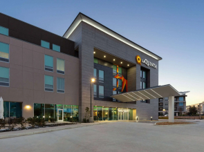 La Quinta Inn & Suites By Wyndham San Antonio At The Rim