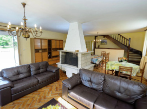 Beautiful villa with swimming pool, a large garden located in a beautiful green area