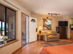 Mourelatos Lakeshore Resort