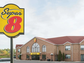 Super 8 Mt Hope Hamilton Intl Arpt ON