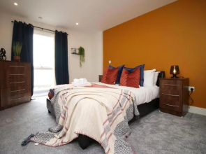 Meridian Quay by Mia Living 2 bedroom apartment near the sea