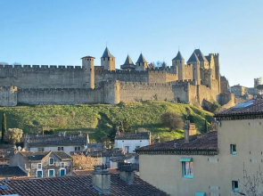 Demeure Saint Louis, Cité 10mn à pieds, PARKING Privé, BORNES 7,2 KW, AC, FULL WIFI