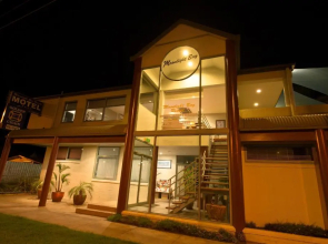 Moonlight Bay Apartments