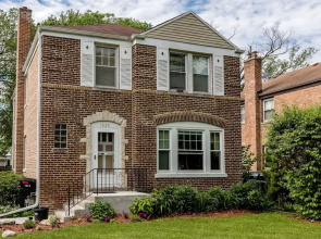 Bright and Charming 2 Bed Apartment in Evanston by AllSet Turnover