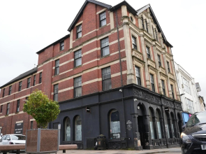 Charming 1-bed & Balcony Flat in Merthyr Tydfil