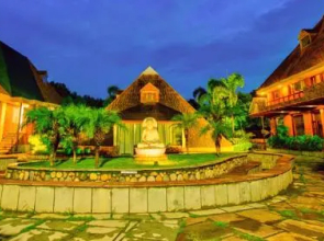 Pyramid Home Divine By 1589 Hotels