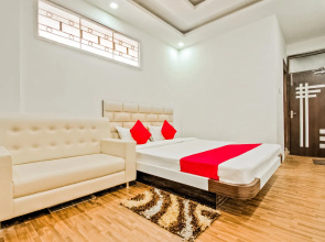 OYO 61190 Mayur Mahal
