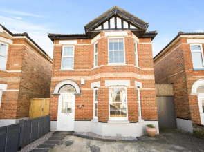 Family Friendly 3BR House w garden BBQ