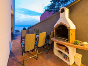 Modern Apartment With Swimming Pool