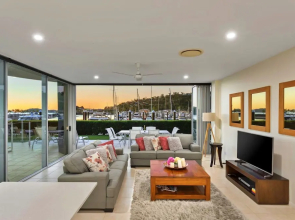 Pavillions 12 With Pool And Golf Buggy