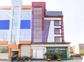 OYO 8657 Hotel Royal Castle