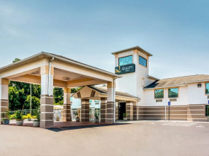 Executive Inn & Suites