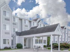 Microtel Inn & Suites by Wyndham Manistee
