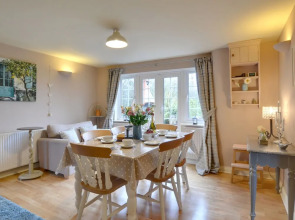 Vintage Holiday Home in Woodchurch With Parking