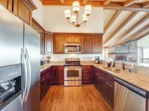 Beech Mountain Home w/ Game Room & Mountain Views!