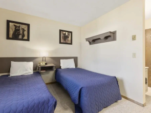 Pelican Lakes Motel