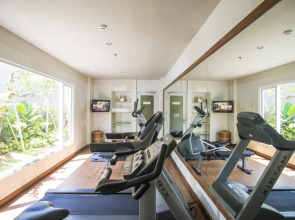 Отель Sevn Legian