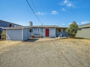 Oceanfront Cottage w/ Patio & Views in Birch Bay!