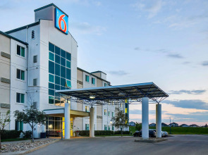 Motel 6 Grande Prairie, AB