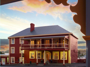 Stanley Cottages & Apartments