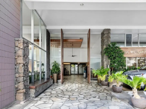 Renovated Pacific Monarch Studio Near Waikiki Beach