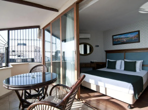 Artefes Hotel Old City