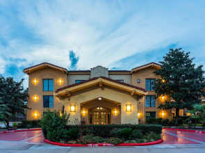 Super 8 by Wyndham The Woodlands North